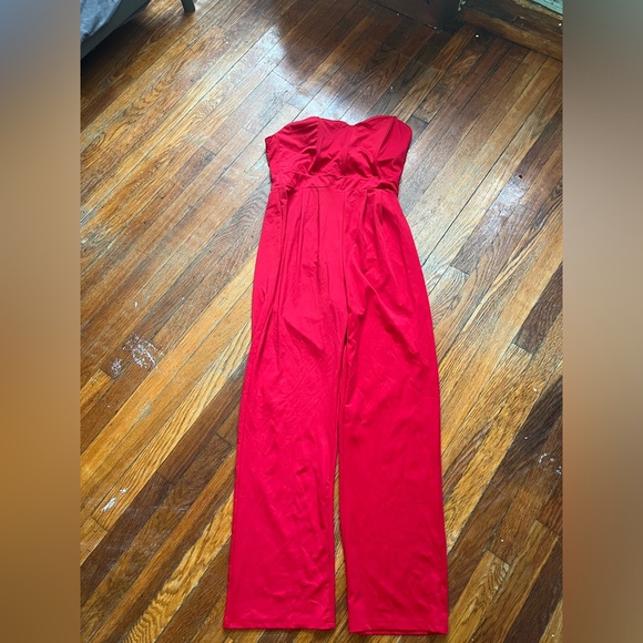 Red strapless Romper - Picture 3 of 4